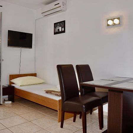 Apartments Victoria Трогир Екстериор снимка