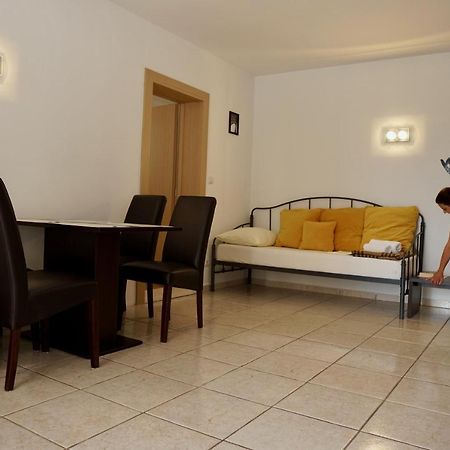 Apartments Victoria Трогир Екстериор снимка