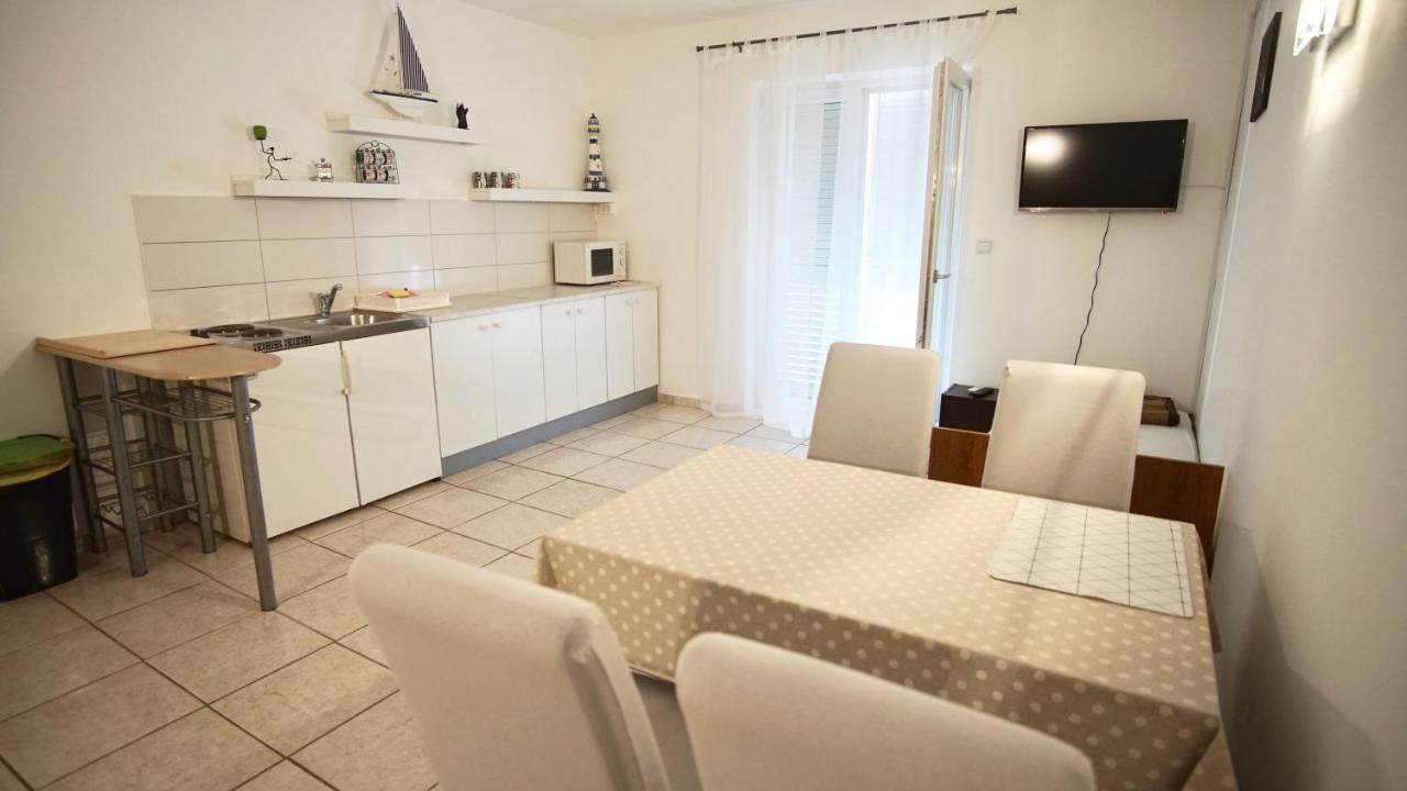 Apartments Victoria Трогир Екстериор снимка