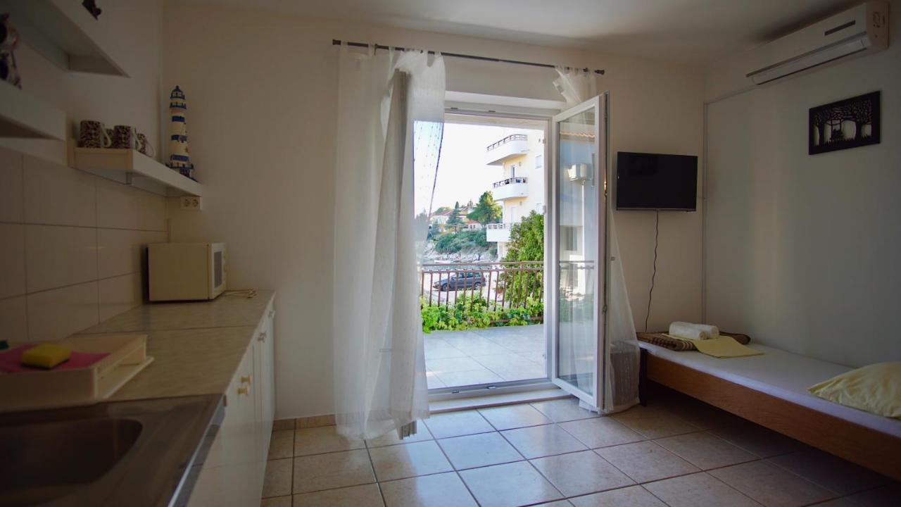 Apartments Victoria Трогир Екстериор снимка