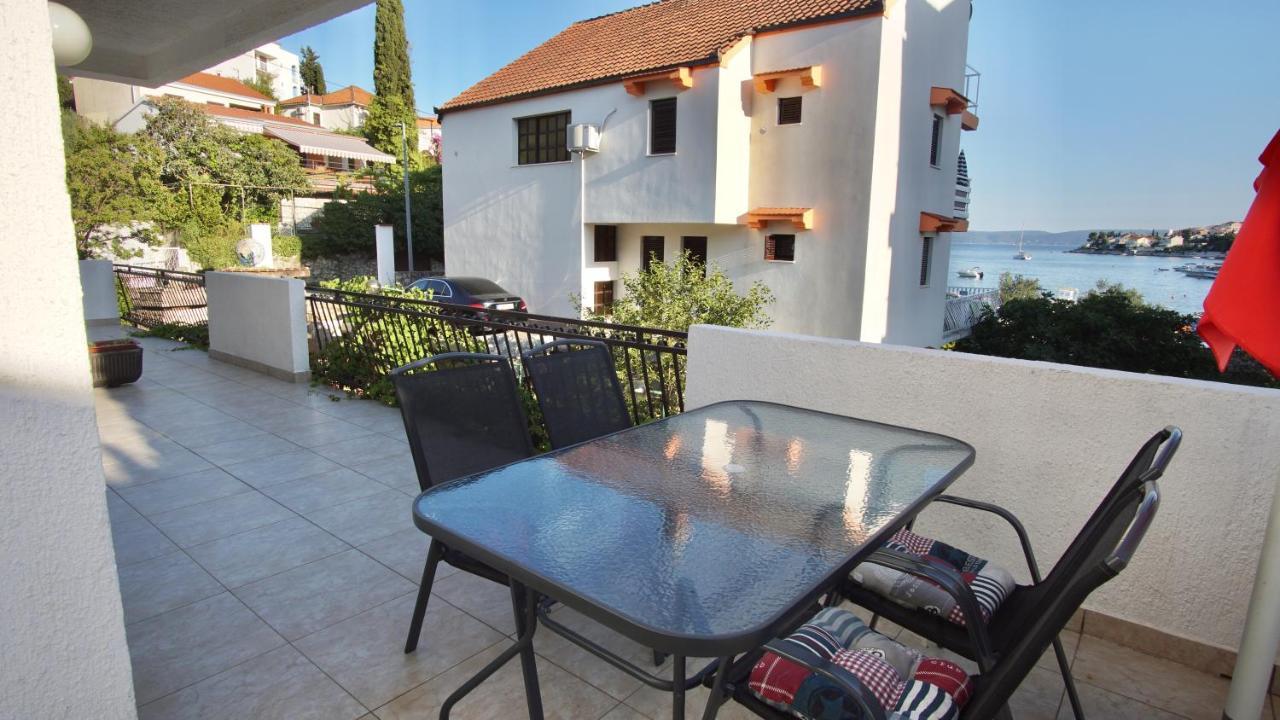 Apartments Victoria Трогир Екстериор снимка