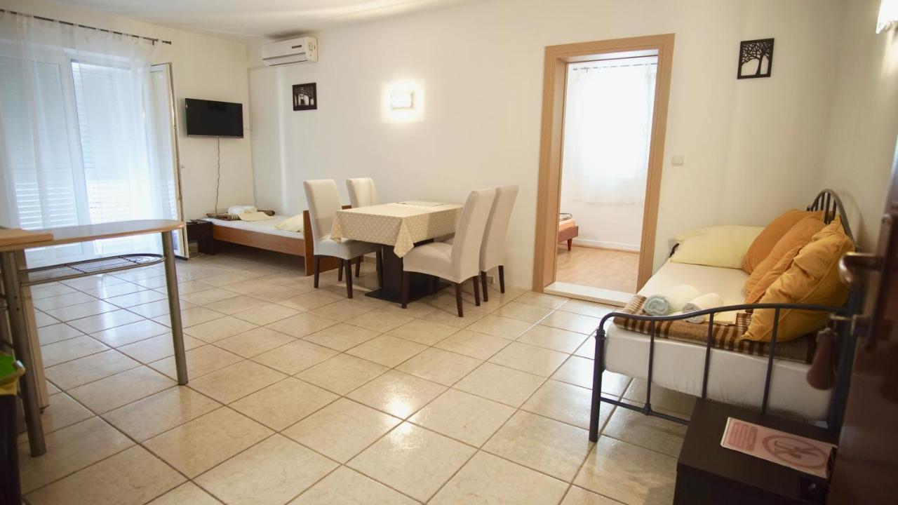 Apartments Victoria Трогир Екстериор снимка