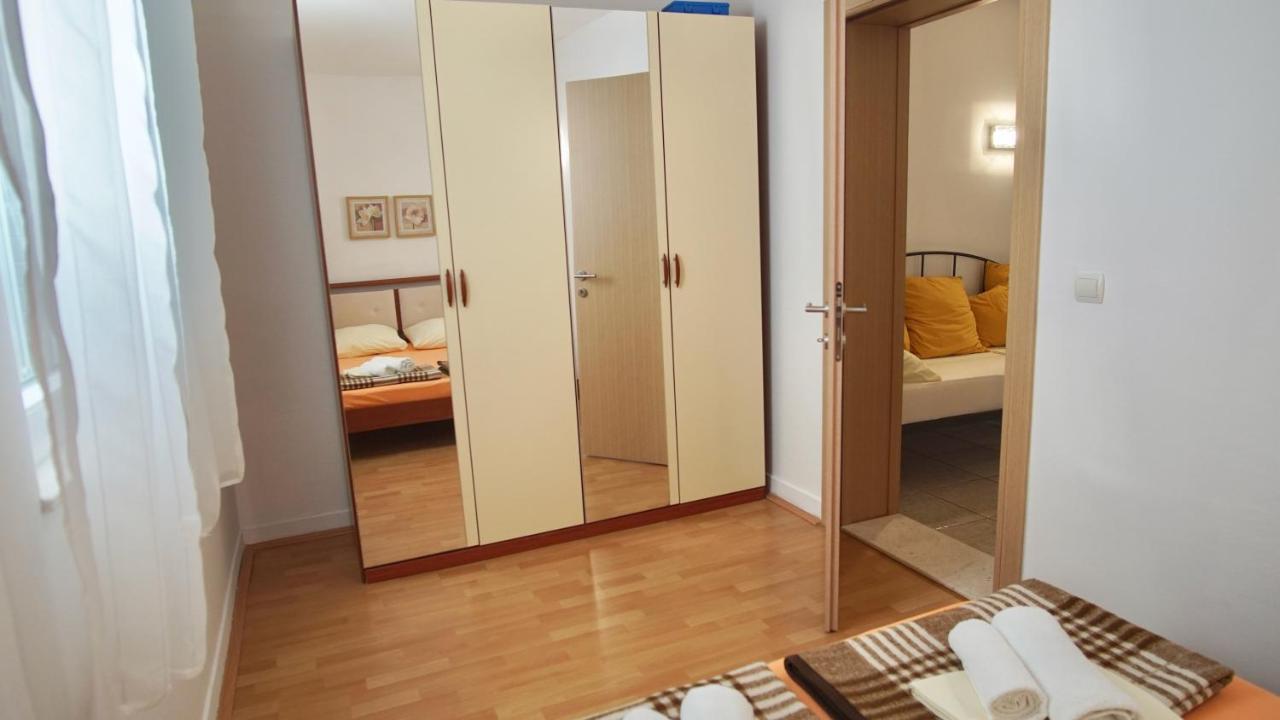 Apartments Victoria Трогир Екстериор снимка