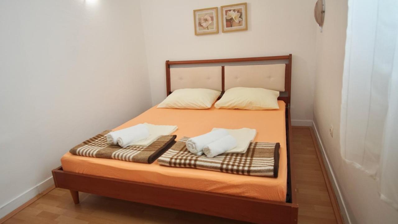 Apartments Victoria Трогир Екстериор снимка