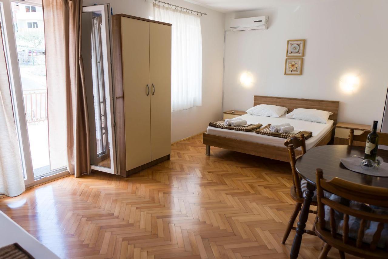 Apartments Victoria Трогир Екстериор снимка