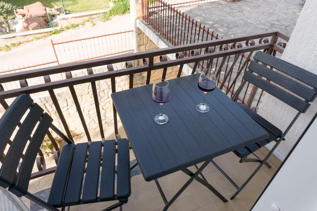 Apartments Victoria Трогир Екстериор снимка