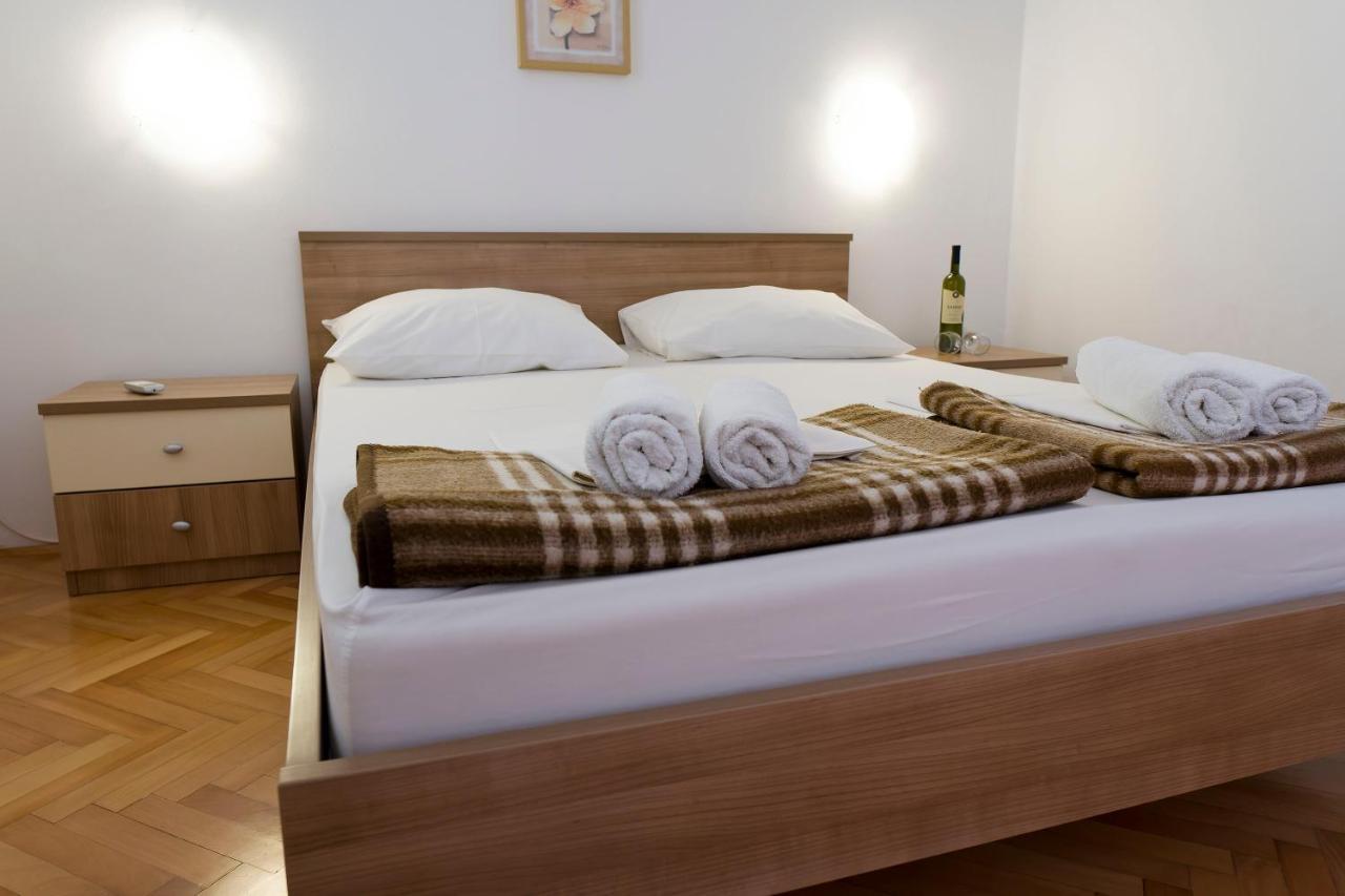 Apartments Victoria Трогир Екстериор снимка