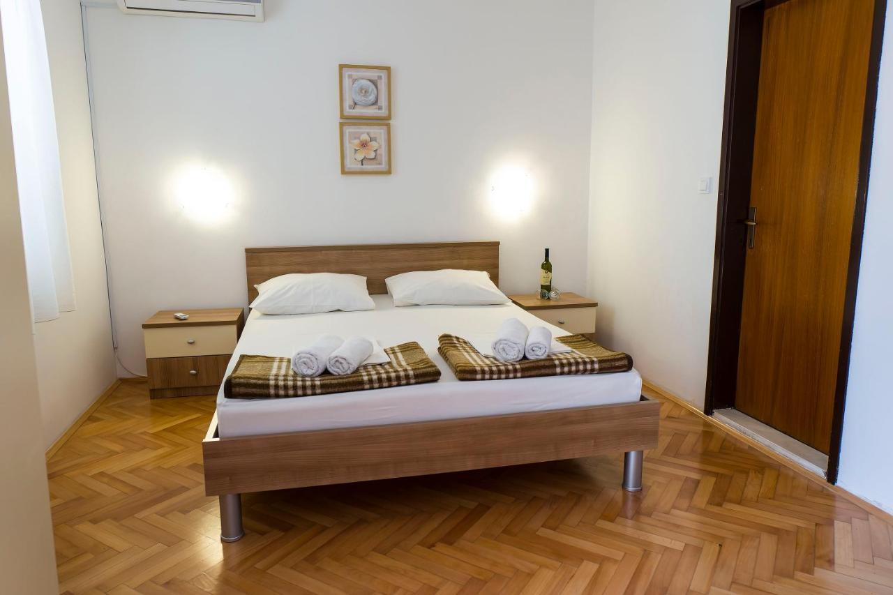 Apartments Victoria Трогир Екстериор снимка