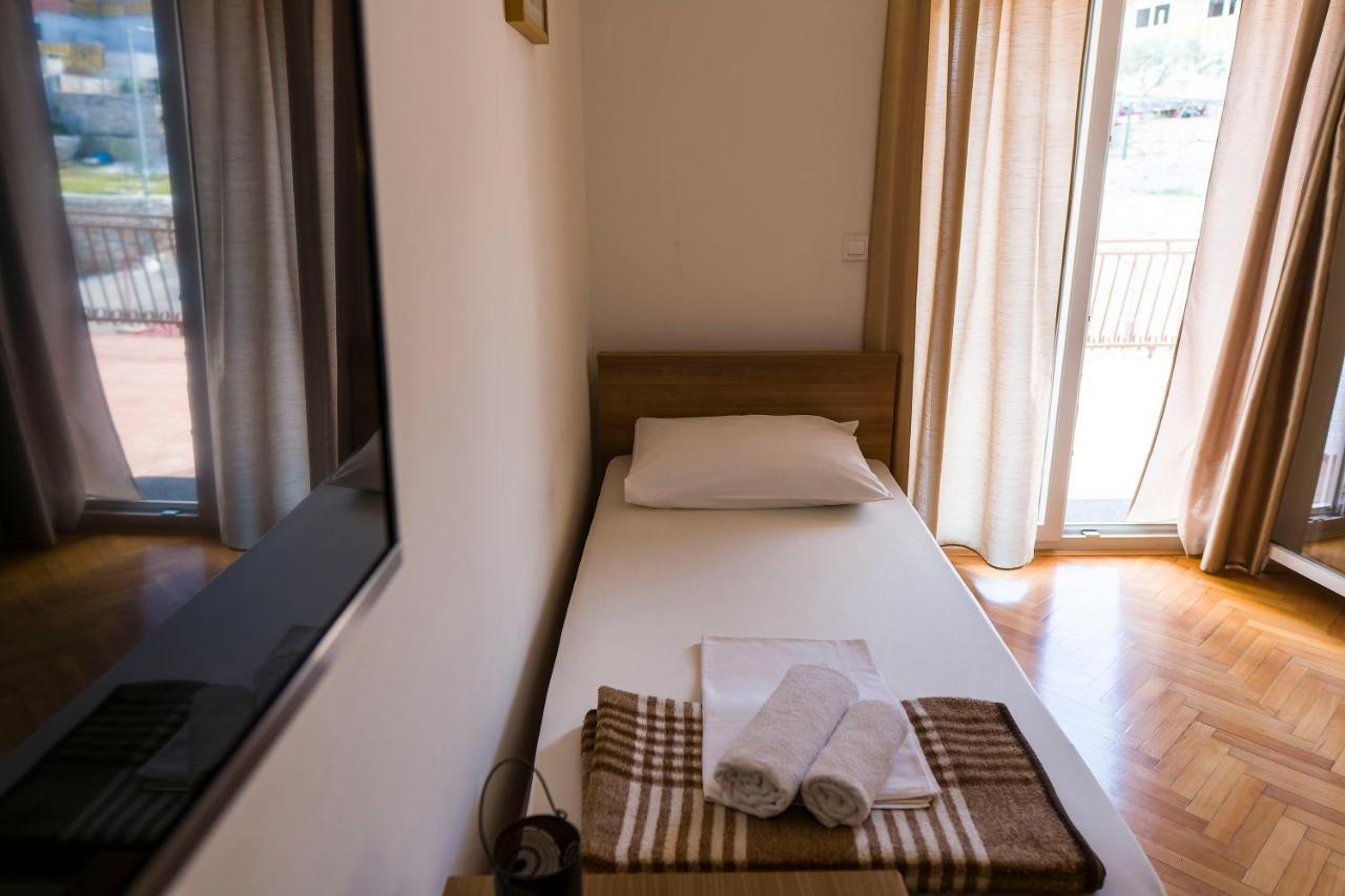 Apartments Victoria Трогир Екстериор снимка