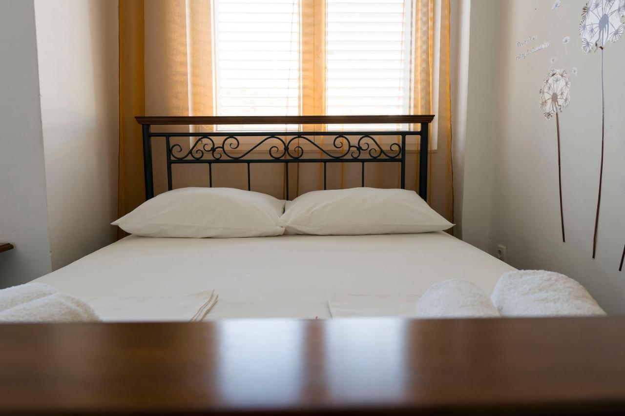 Apartments Victoria Трогир Екстериор снимка