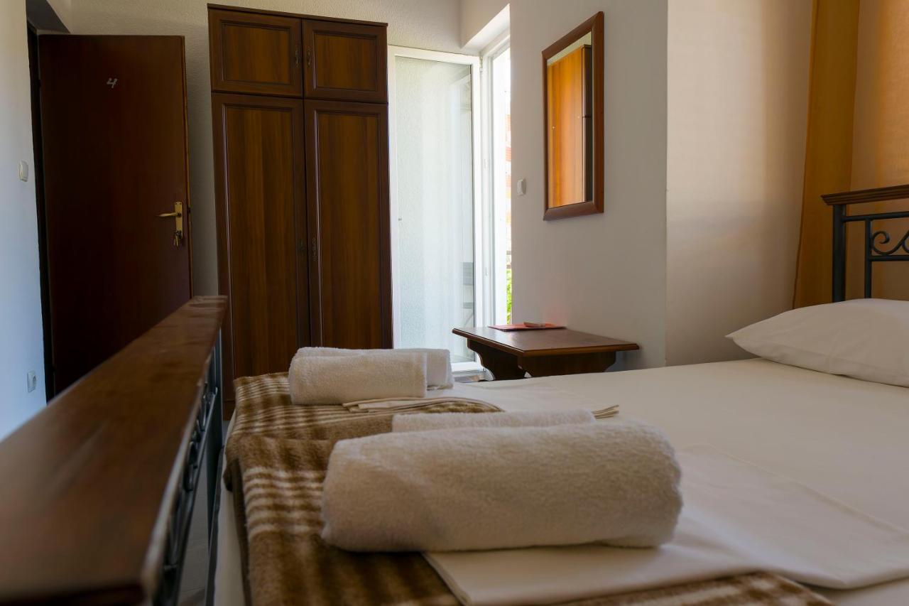 Apartments Victoria Трогир Екстериор снимка