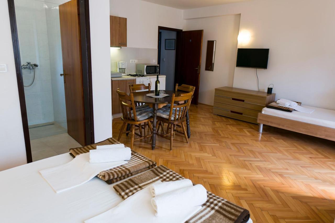 Apartments Victoria Трогир Екстериор снимка