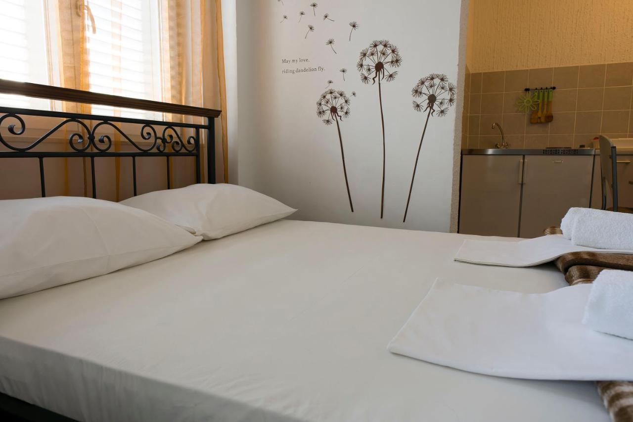 Apartments Victoria Трогир Екстериор снимка