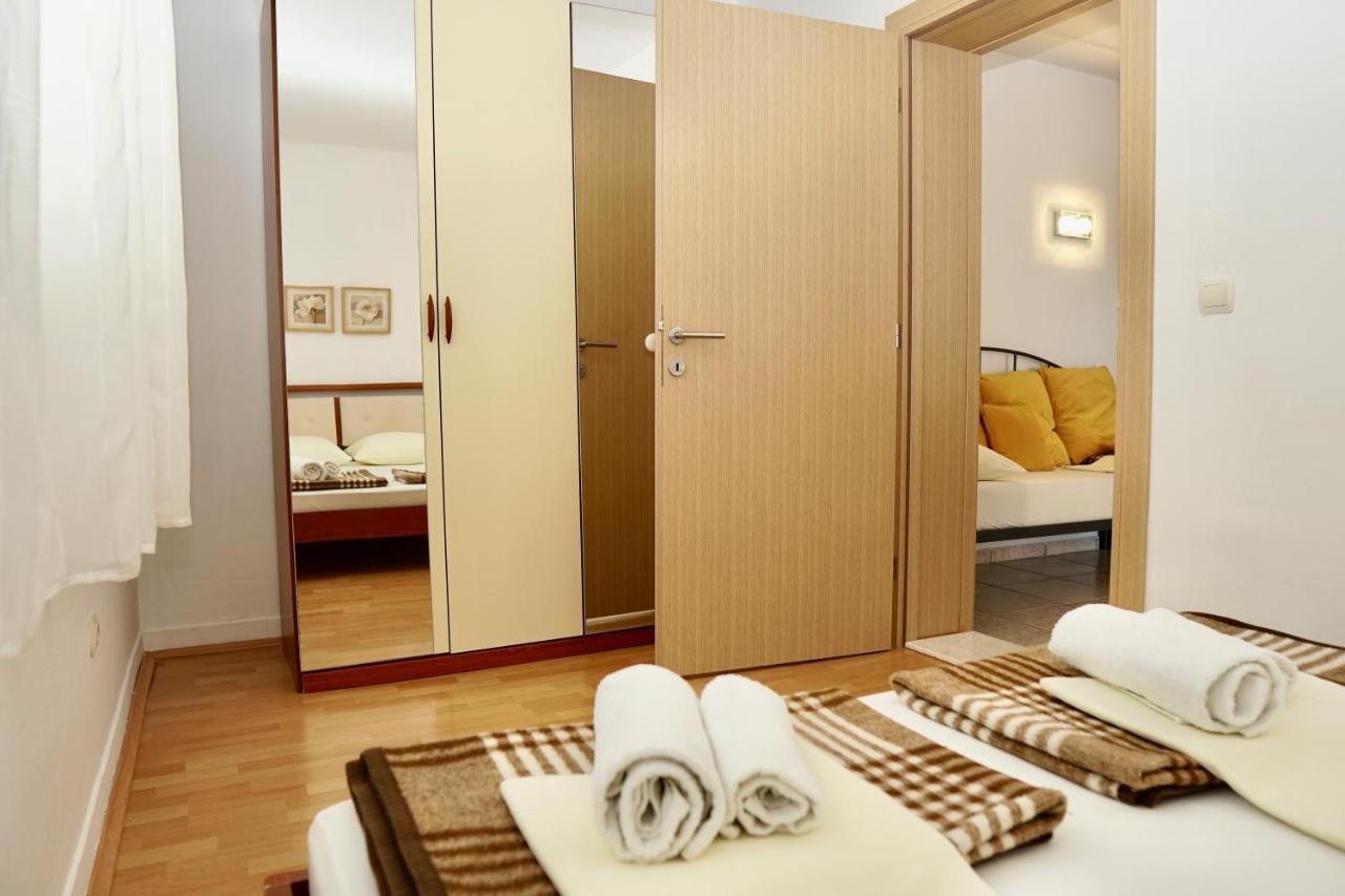 Apartments Victoria Трогир Екстериор снимка