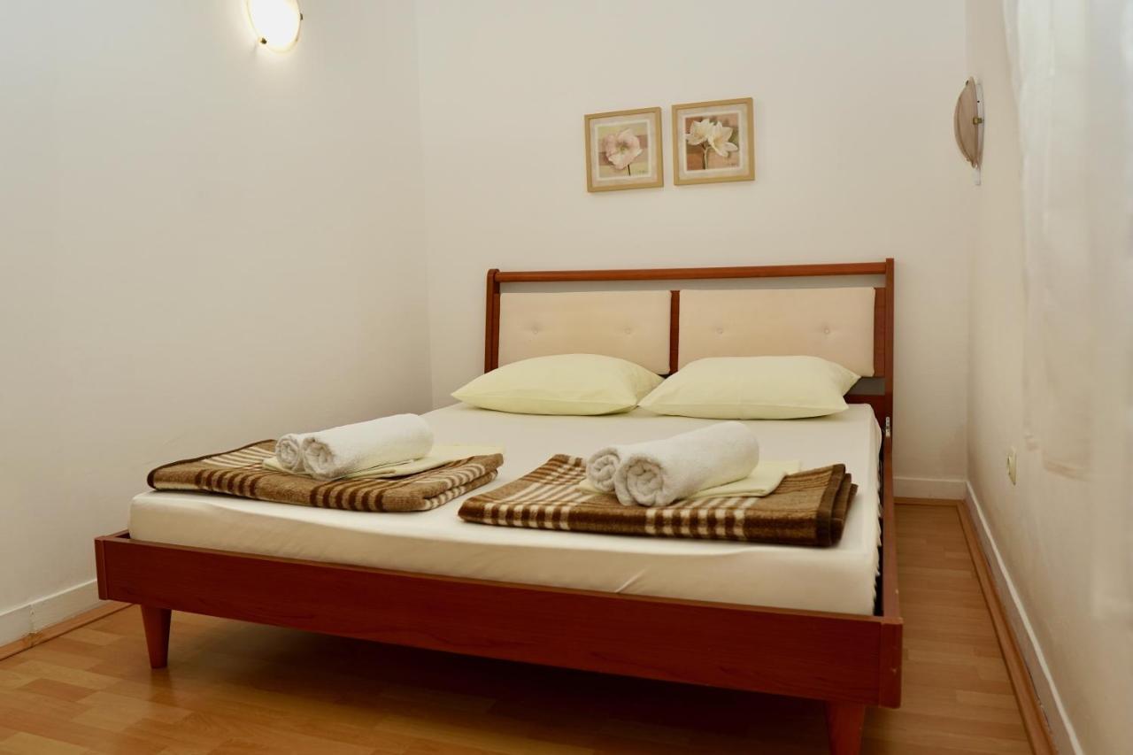 Apartments Victoria Трогир Екстериор снимка