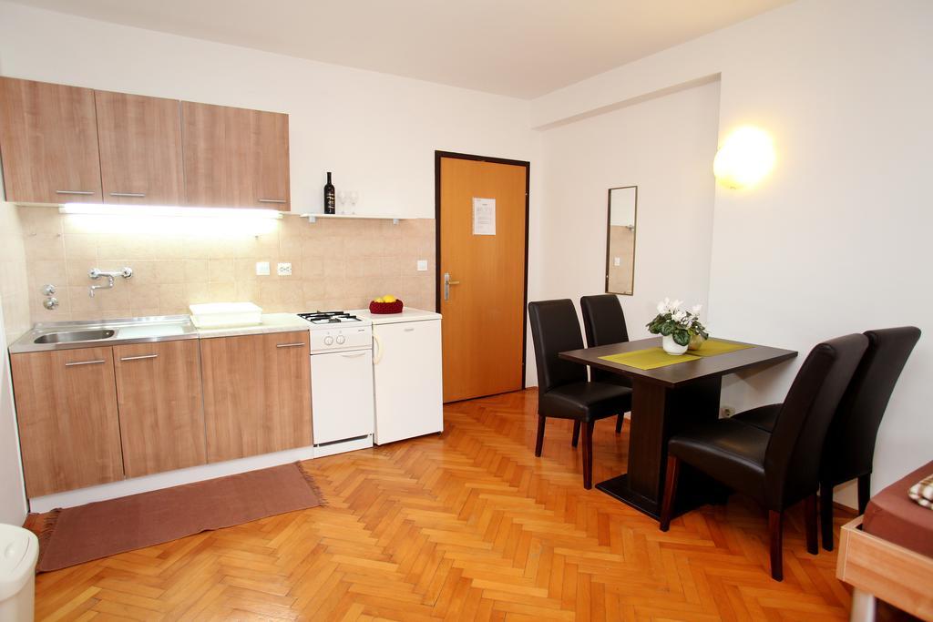 Apartments Victoria Трогир Екстериор снимка