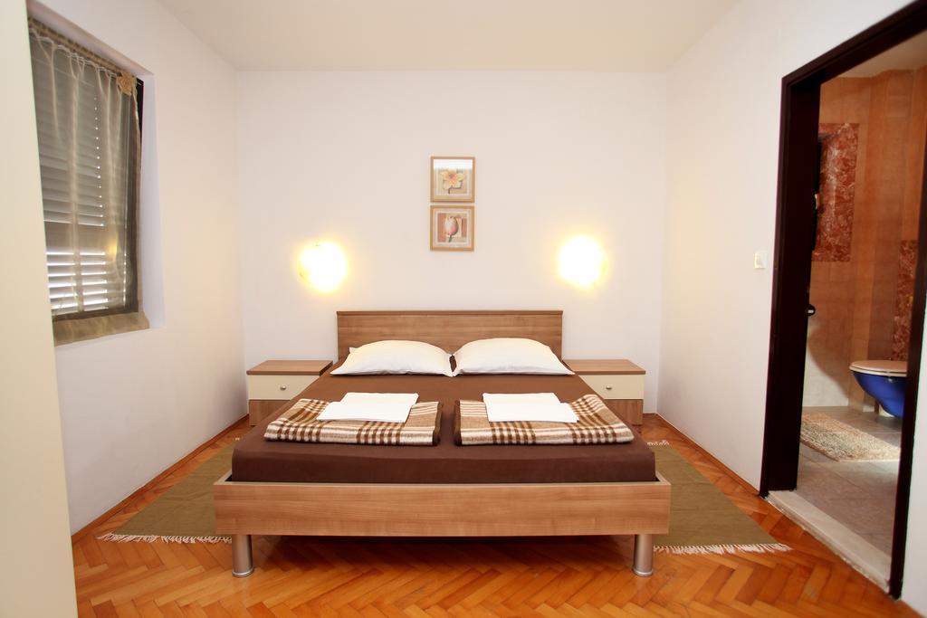 Apartments Victoria Трогир Екстериор снимка